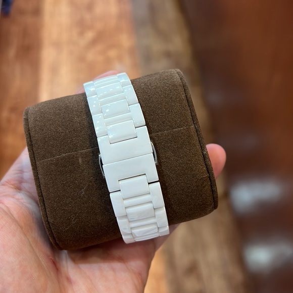 Michael Kors White Ceramic Crystal Watch - Picture 4 of 4